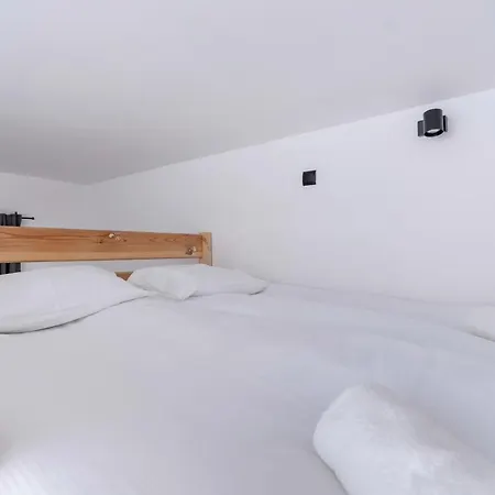 Apartment Joselewicza Cracow Kazimierz By Renters Krakow